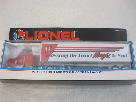 Lionel Railroader Club Tractor and Trailer 6-12875, O Scale, in original box 1lb1oz