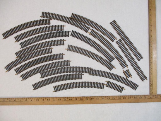Lot of Atlas HO Scale Train Track Pieces including curves, straights, and more, 15 oz