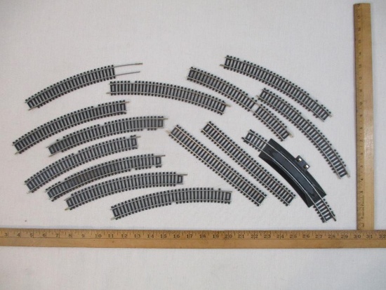 Lot of TYCO HO Scale Train Track Pieces including curves, straights and more, 11 oz