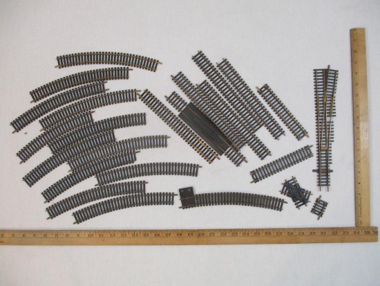 Lot of Atlas HO Scale Train Track Pieces including curves, straights, and more, 1 lb