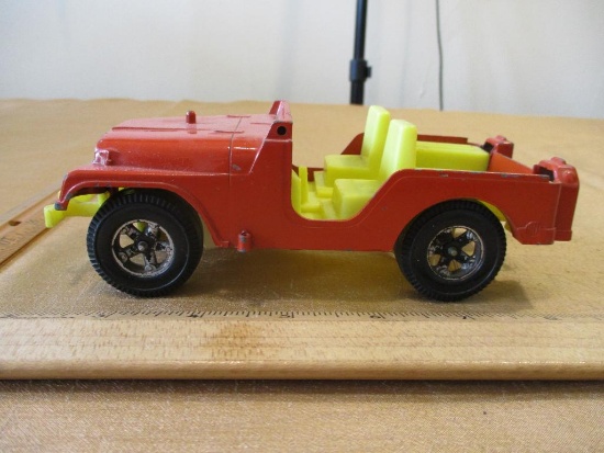Hubley Metal Die-Cast Orange Jeep 1710, some wear, great color, 4oz