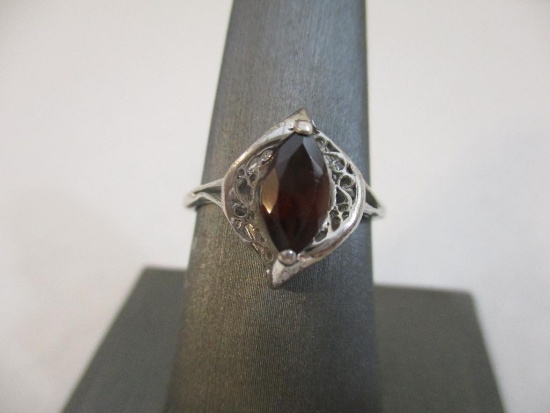 Sterling Silver Ring with Garnet (tested) stone, size 8, 2.2 g total weight