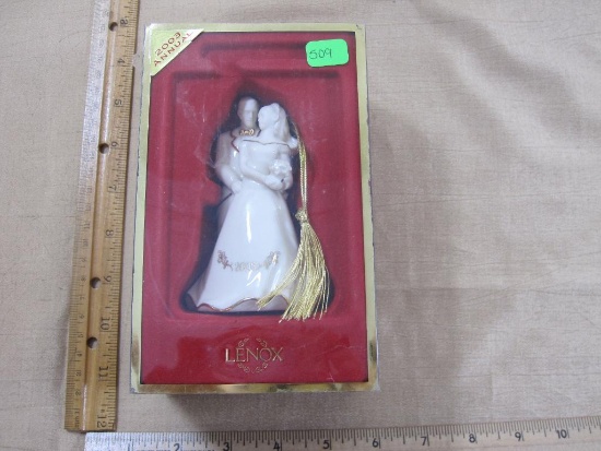 2003 Annual Lenox Bride and Groom Ornament in Box 7oz