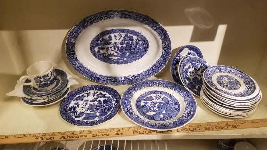 Lot of Blue Willow, Large Serving Platter and more, see pictures