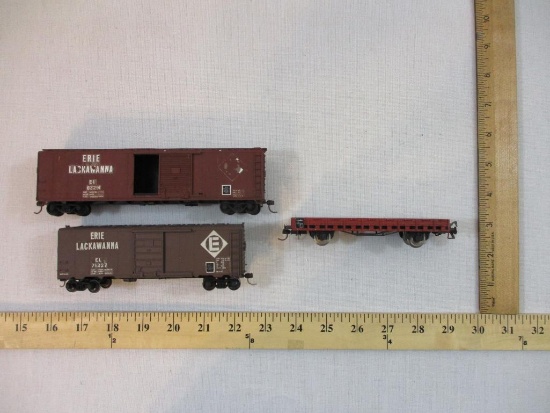 Three HO Scale Train Cars including Fleischmann Flatcar and 2 Erie Lackawanna Boxcars, 13 oz