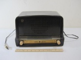 Vintage 1942 General Electric Table Top Radio Model 402 in working condition