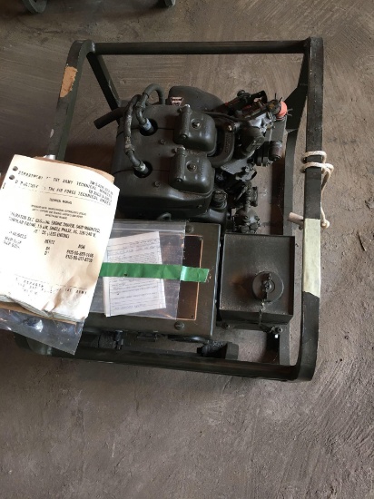 US Army Generator Gasoline Engine 1.5 KW 28 Volts DC MEP025A, engine restored and emptied with