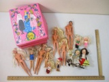 1969 Mattel Barbie Doll Trunk with Assorted Barbies and other dolls, 4 lbs 8 oz