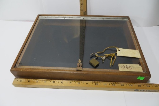 Locking Table Top Display case with lock and key, plexi glass top