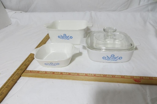 Four pieces of Corning Cornflower dishes