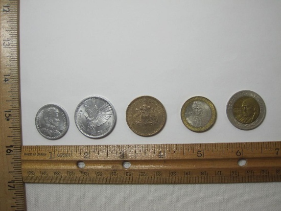Five Republica De Chile Coins includes 10 Diez Pesos Un Condor 1956, 100 Pesos 1988 and more