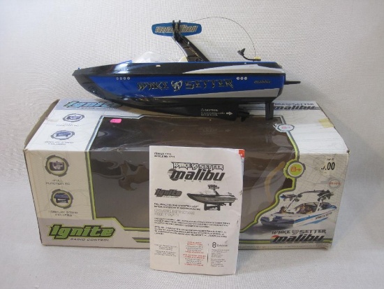 Ignite Radio Control Malibu Boats Wake Setter, in original box, no controller AS IS, 2 lbs 5 oz