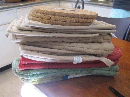 Kitchen Potholders, Oven Mitts and Cork Trivets