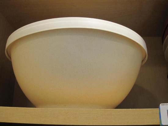 Plastic Storage Containers from Pampered Chef and Rubbermaid