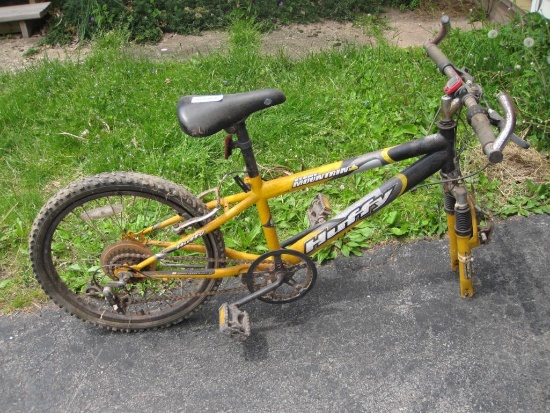 Huffy Stone Mountain Bike, missing front tire AS-IS