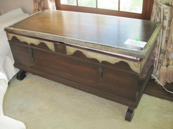 Beautiful Lane Cedar Chest with Accents, need to be rehinged, contents not included