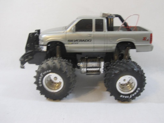 1999 Chevrolet Silverado 1500 Silver RC Truck, Scientific Toys, 3 lbs 11 oz