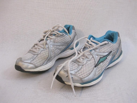 Avia Women's Avi-Motion 9601 Toning Shoes, Size 6, 1 lb 2 oz