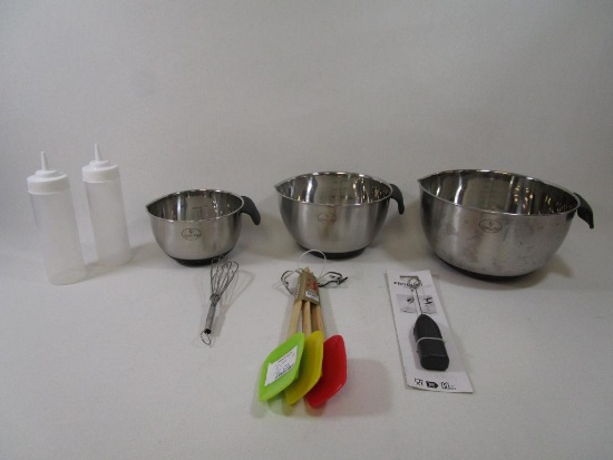 Kitchen Assortment Including Culinary Edge 3-pc Stainless Steel Mixing Bowls, 3 Silicone Spoonulas,
