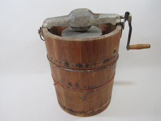 White Mountain Freezer Wood Bodied Ice Cream Maker