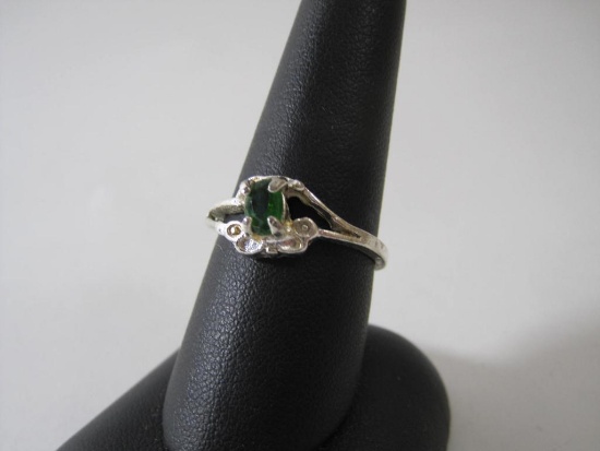 Sterling Silver Ring with Green Gemstone, size 8, 2.0 g