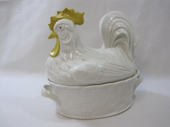Large Rooster Covered Casserole Dish