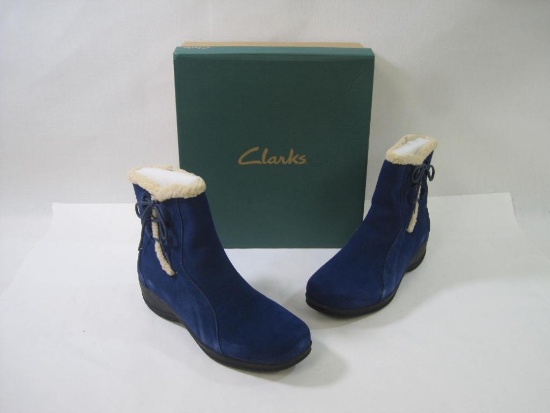 Clarks Bendables Angie Madi Q Blue Suede Leather Boots, Side Zip, Women's Size 9W, New in Box, 2 lbs