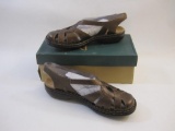 Clarks Bronze Chichiq Closed Toe Sandals, size 9W, new in box, 1 lb 9 oz