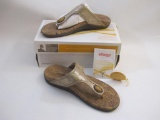 Orthaheel Women's Gold Metallic/Cork Honey Sandals, size 9, new in box, 1 lb 7 oz