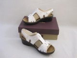 Clarks Bendables Lexi Walnut White Leather Sandals, size 9W, new in box, 1 lb 6 oz