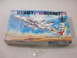 Idea F-18 Hornet US Navy Fighter 1:72 Scale Plastic Model Kit, unassembled in original box, Idea