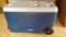 Rubbermaid Rolling Cooler, Lid is not attached