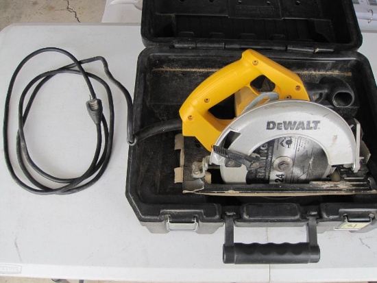 DeWalt W362 7 and 1/4 inch Circular Saw Type 2 with Cord