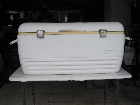 Heavy Duty Large Igloo Cooler with Drain and Latches