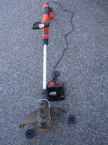Black and Decker 40V Cordless 13" Weed Whacker With Battery and Charger