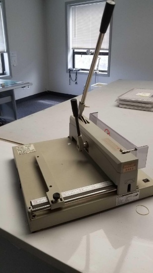 KW Trio Model 3943 Heavy Duty manual paper trimmer, battery operated
