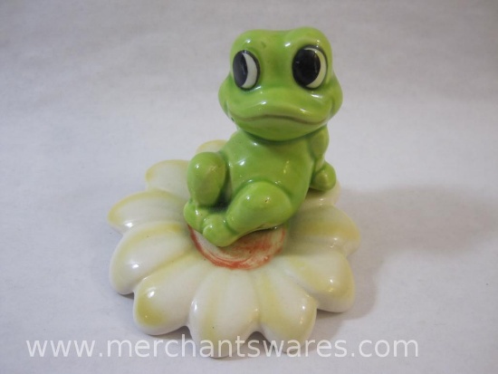 Vintage Lefton Ceramic Frog on Lily Pad Figure, 1989, 2 oz