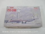 Minicraft Boeing 737-300 Aircraft Model Kit 14446, 1:144th Super Scale, 1998 Minicraft Models Inc.,