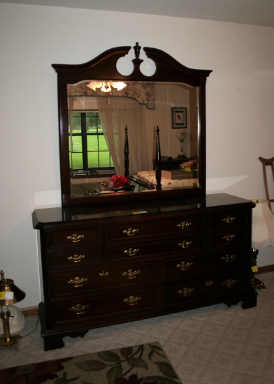 Wooden Drawers with Mirror