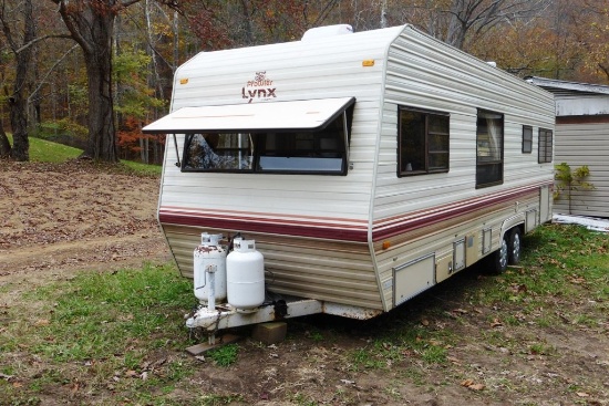 1987 Lynx by Fleetwood Camper trailer, 28 foot to the tongue