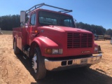 2001 INTERNATIONAL 4700 SERVICE TRUCK VIN 1HTSCABM21H304863. AUTO TRANSMISSION, T444E ENGINE. CRUISE