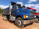 2000 MACK CH613 TANDEM AXLE DUMP, E7 460 MACK DIESEL ENGINE, 8LL TRANS, 447,752 MILES, VIN