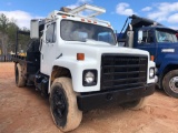 1985 INTERNATIONAL CRANE TRUCK, OUT RIGGERS, STORAGE BOXES, DIESEL ENGINE, 5 SPEED TRANS, 2 SPEED