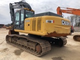 2006 JD 240D HYDRAULIC EXCAVATOR, SN 605331, CAB AIR, 7858 HOURS, 32 INCH PADS, 48 INCH TOOTH BUCKET