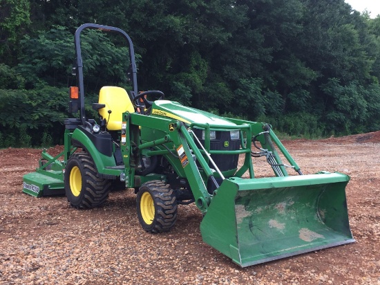 JOHN DEERE 1025R TRACTOR. 4X4, FRONT END LOADER WITH BUCKET. 81 HOURS. S/N DH110879., 3PH, 540 PTO