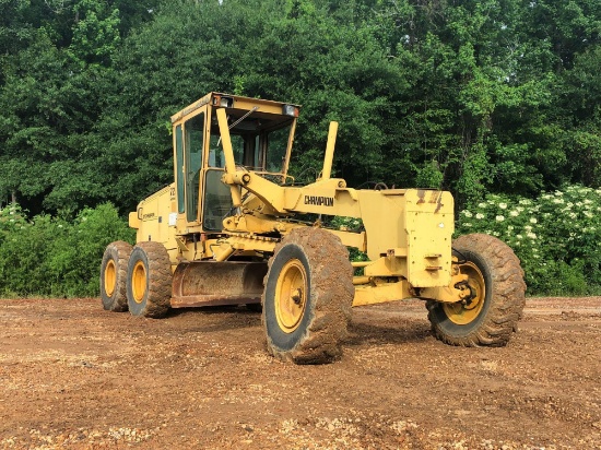 1993 CHAMPION 720A SERIES III MOTOR GRADER, SN: 187138722591, ENCLOSED CAB(FRONT GLASS IS MISSING),