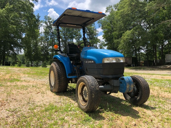 NEW HOLLAND 1530 TRACTOR