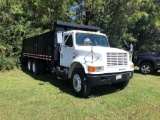 1992 INTERNATIONAL 4900 DUMP TRUCK