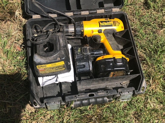 DEWALT DRILL