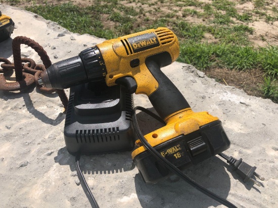 DEWALT DRILL